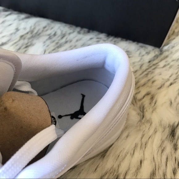 Men’s Nike Air Jordan 1 Retro Low "Triple White" - Picture 7 of 9